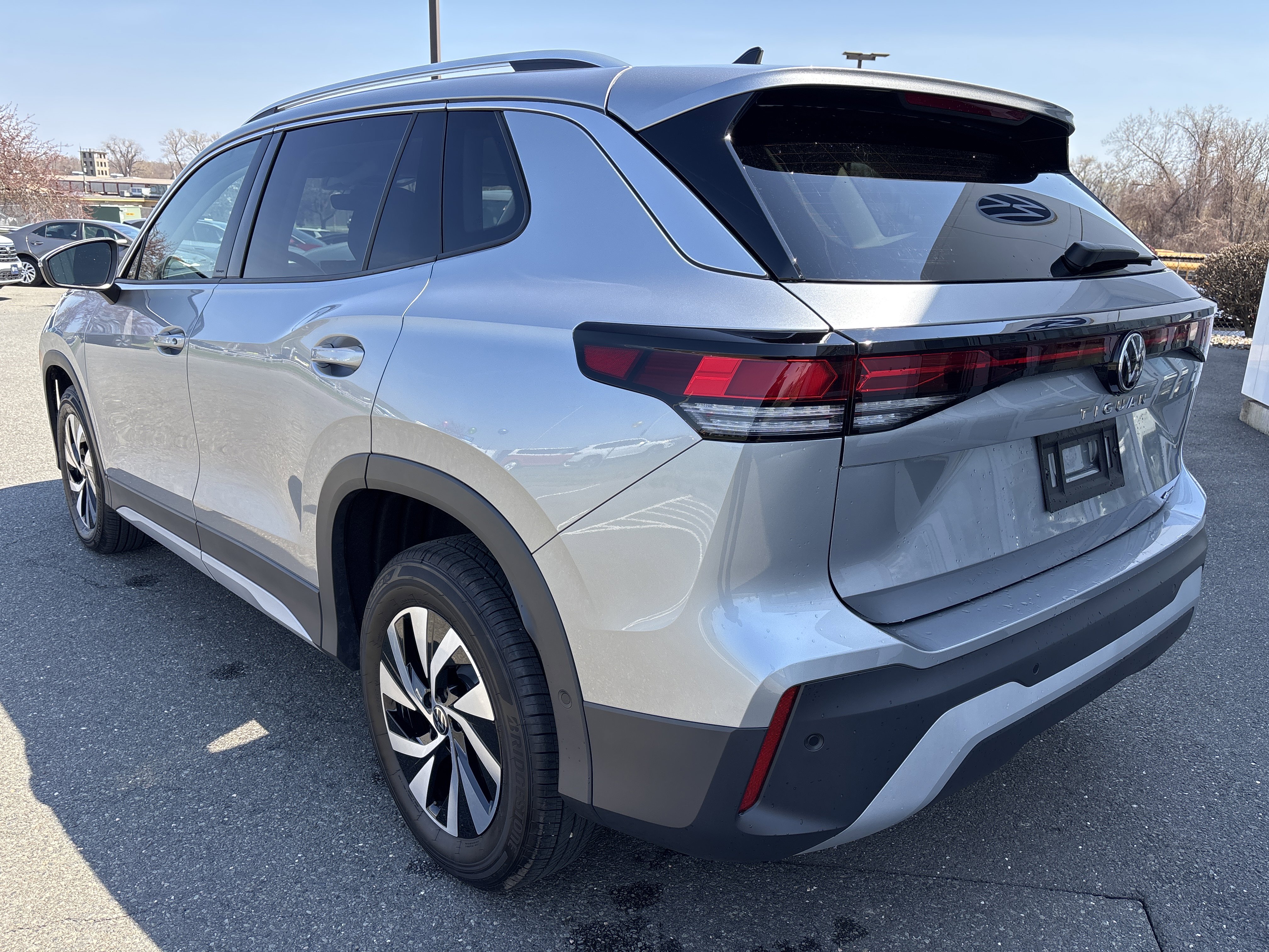 Used 2025 Volkswagen Tiguan S image 5