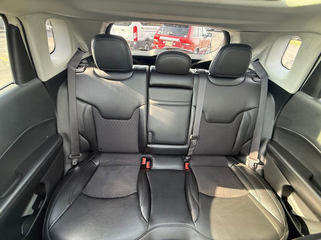 Used 2020 Jeep Compass Latitude image 17