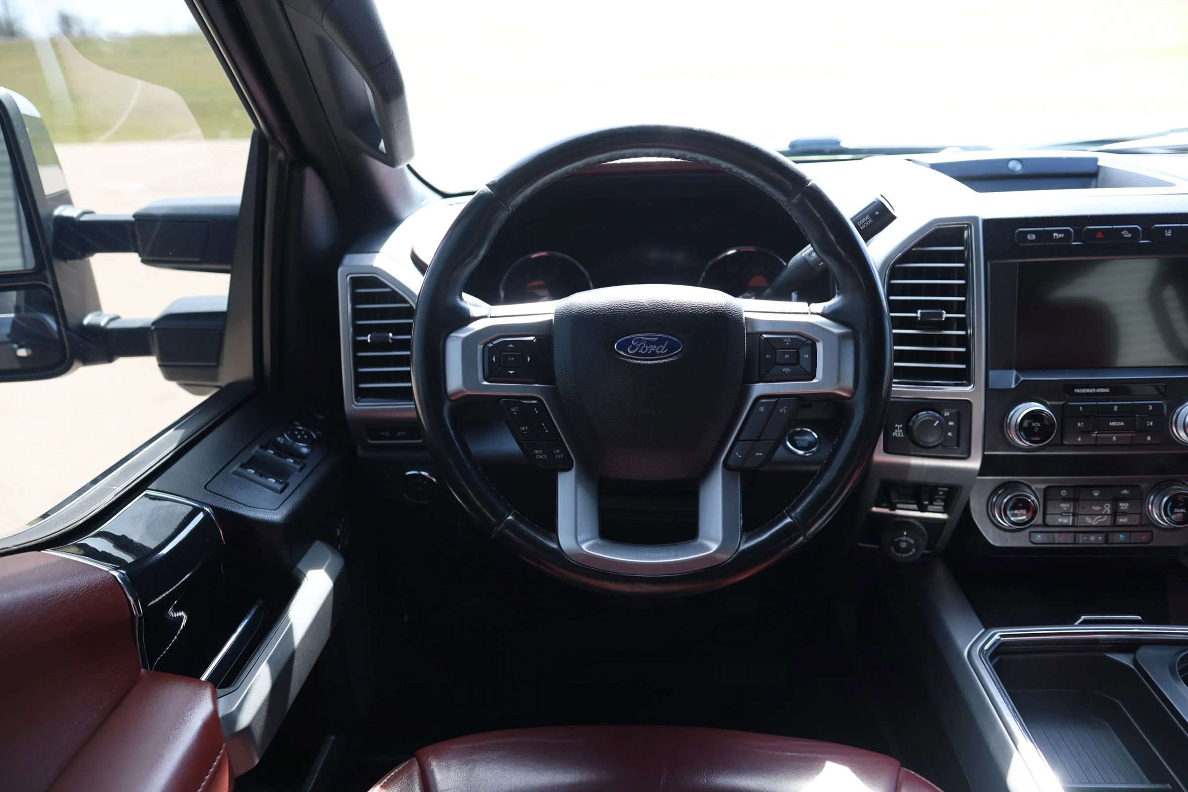 Used 2021 Ford F350 Platinum w/ Tremor Off-Road Package image 42