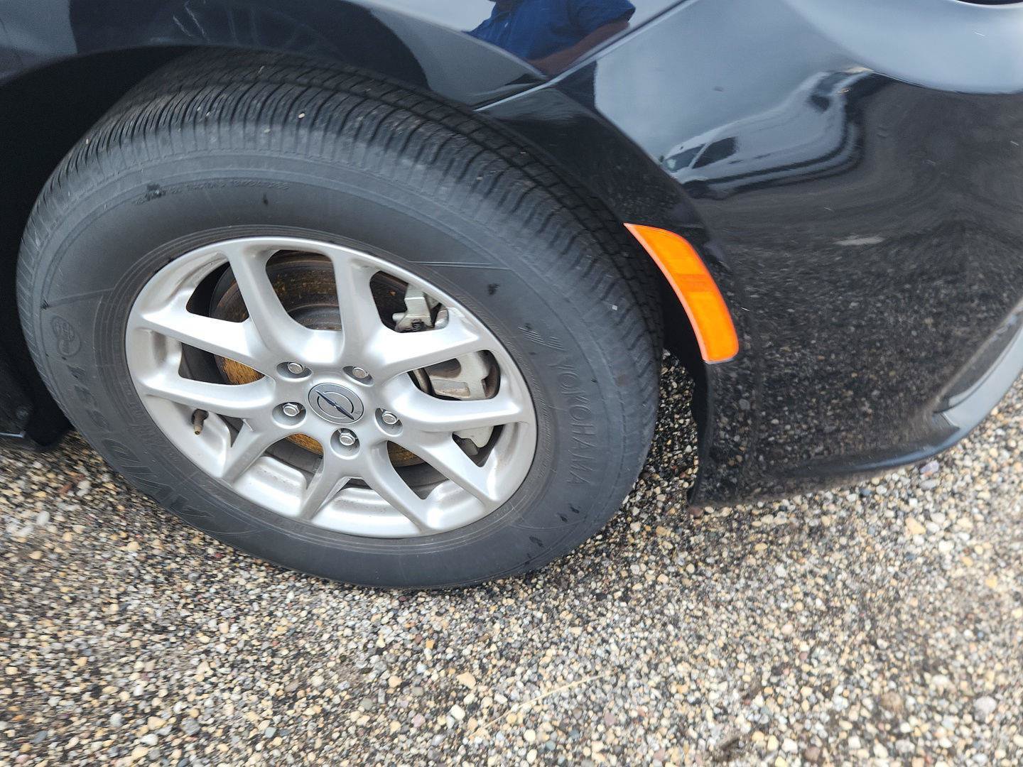 Used 2025 Chrysler Pacifica Select FWD image 2