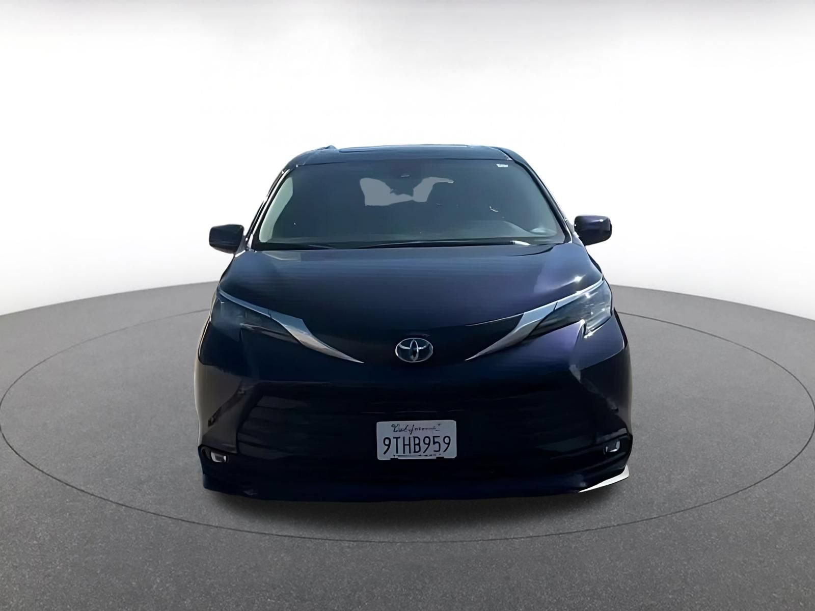 Used 2025 Toyota Sienna XLE FWD image 4