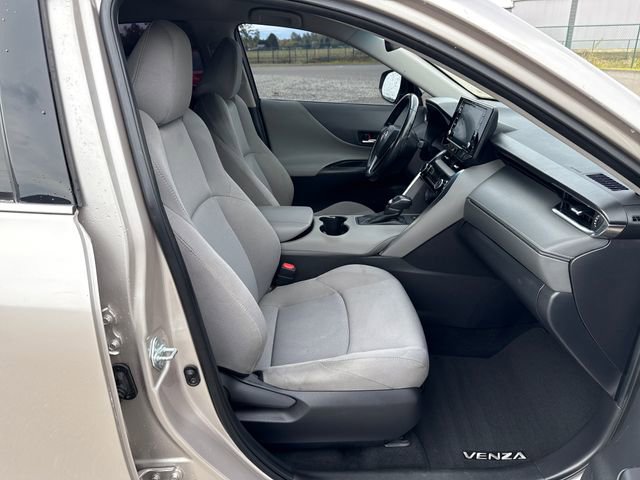 Used 2021 Toyota Venza LE w/ Carpet Mat Package (TMS) AWD/4WD image 13