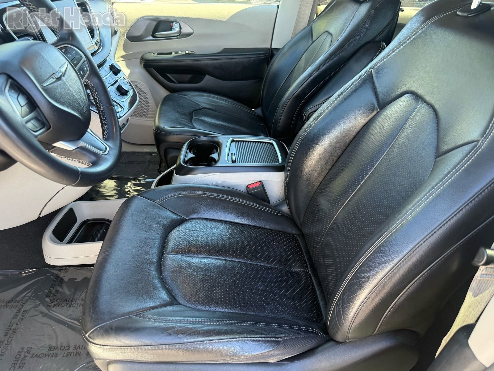 Used 2022 Chrysler Pacifica Touring-L image 13