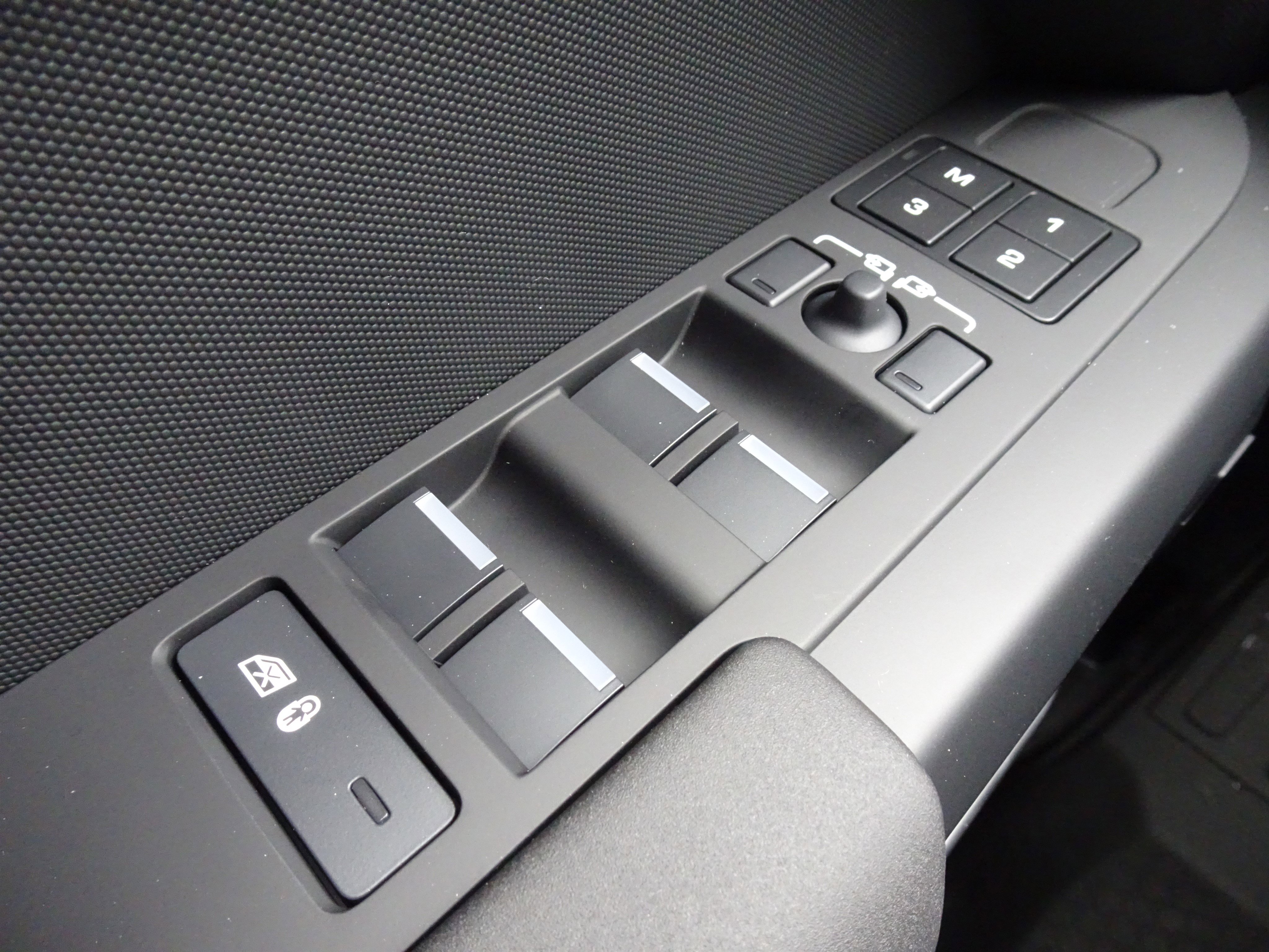 New 2026 Land Rover Defender 110 X-Dynamic SE AWD/4WD image 29