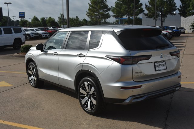 Used 2025 Mitsubishi Outlander SE FWD image 9