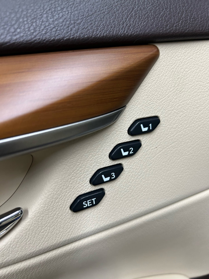 Used 2017 Lexus ES 300h image 25