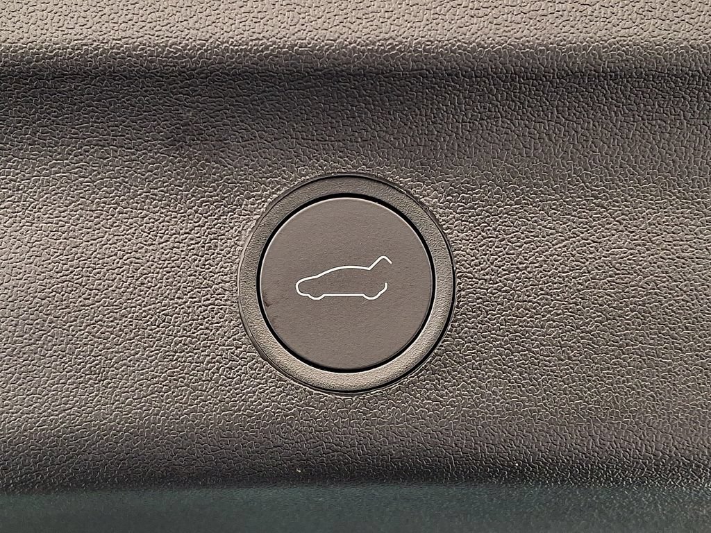 Used 2025 Tesla Model Y Long Range RWD image 29