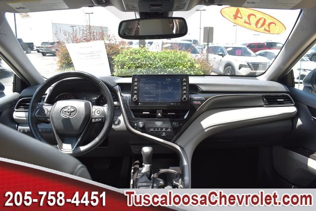 Used 2024 Toyota Camry XSE FWD image 3
