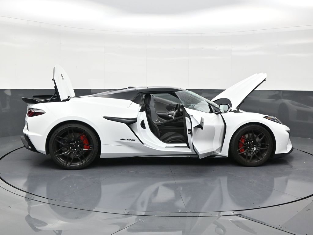 Used 2026 Chevrolet Corvette Z06 RWD image 29