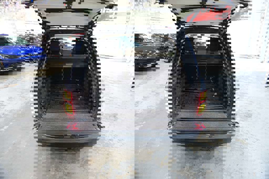 Used 2018 Land Rover Range Rover Long Wheelbase Supercharged image 10