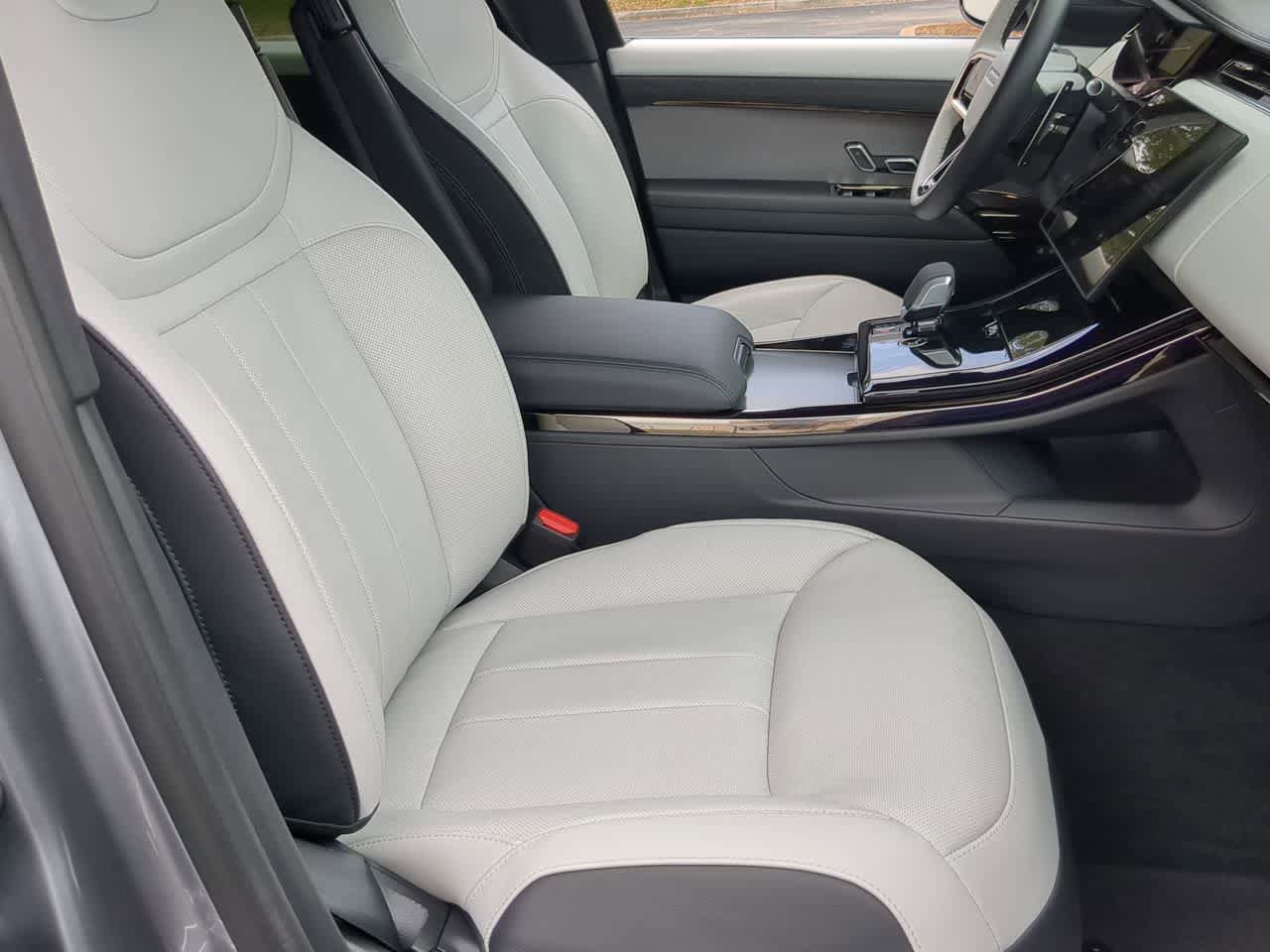 Used 2025 Land Rover Range Rover Sport Dynamic SE image 24