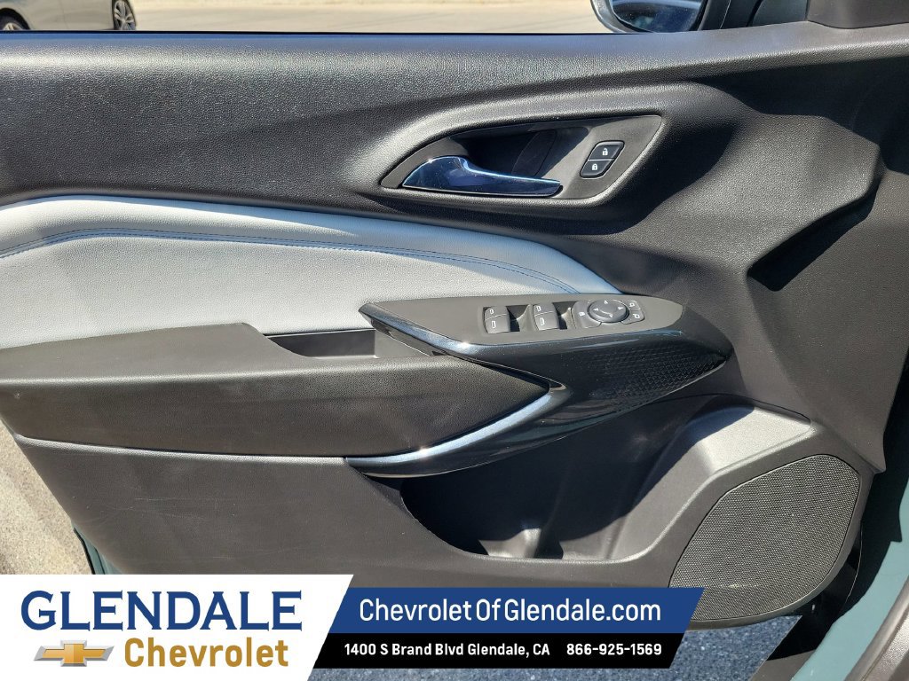 Used 2025 Chevrolet Trax LT FWD image 27