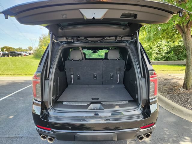Used 2026 Chevrolet Suburban Z71 AWD/4WD image 32