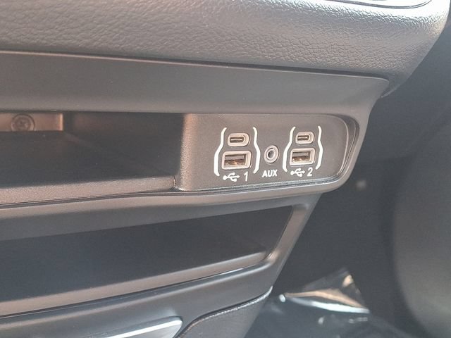 Used 2025 Chrysler Pacifica Select FWD image 25