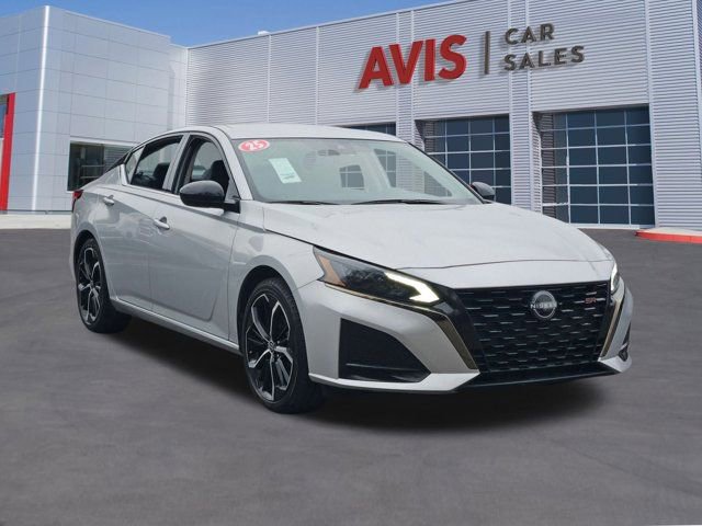 Used 2025 Nissan Altima 2.5 SR image 3