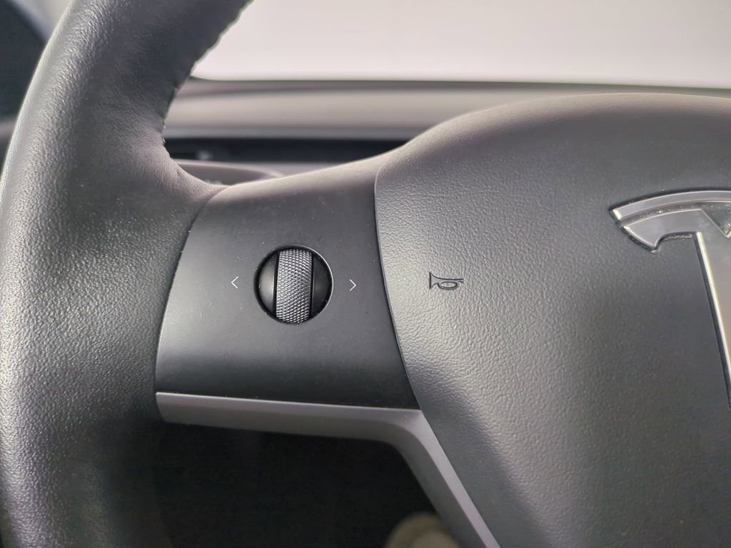 Used 2021 Tesla Model Y Long Range image 28