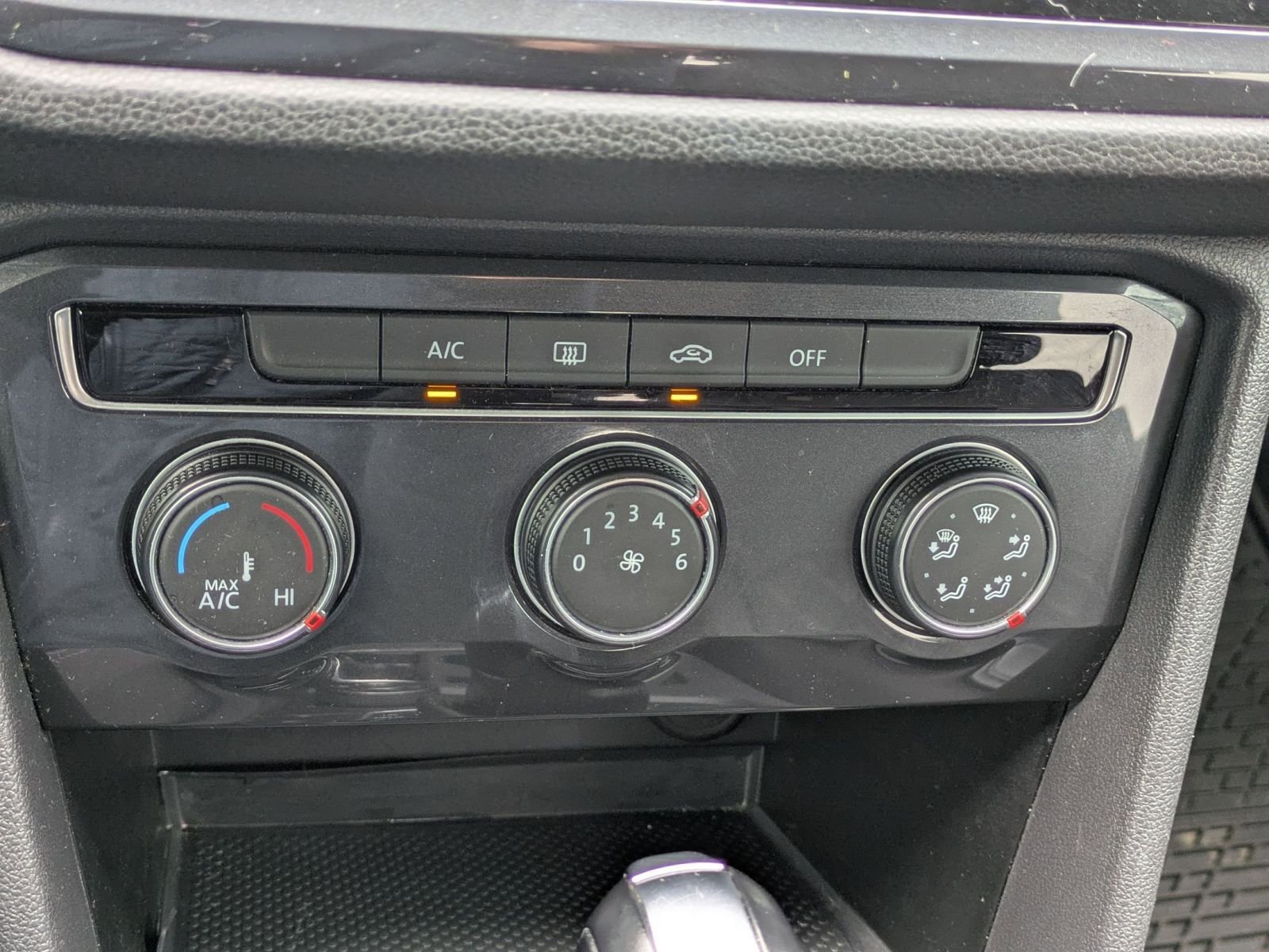 Used 2020 Volkswagen Tiguan S image 14