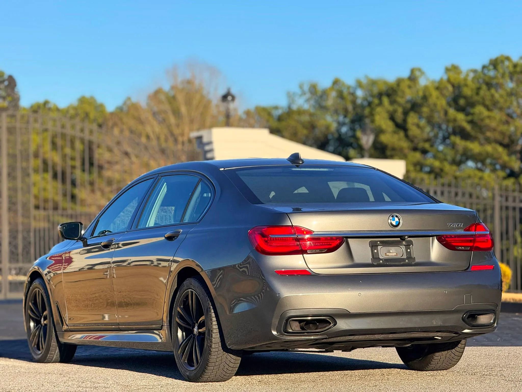 Used 2017 BMW 740i RWD image 9