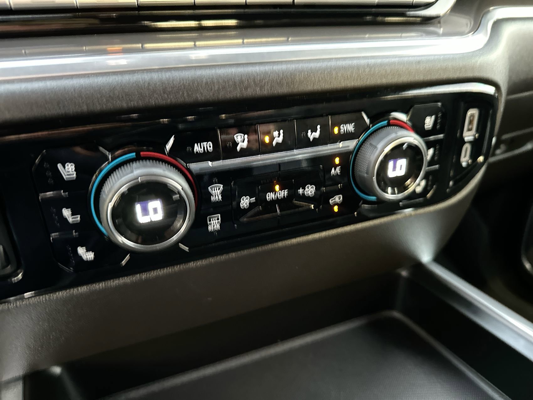 Used 2025 Chevrolet Silverado 2500 High Country w/ High Country Premium Package AWD/4WD image 17