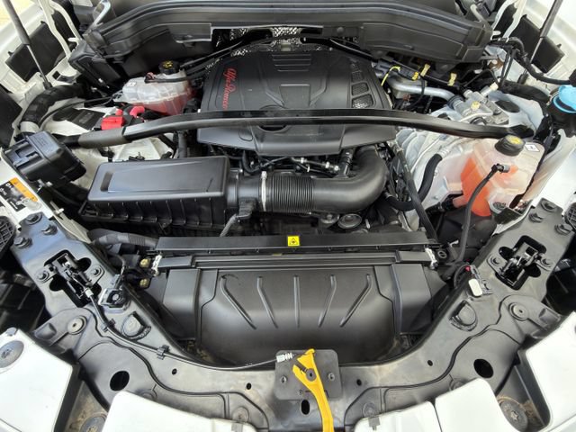 Used 2021 Alfa Romeo Stelvio Ti w/ Premium Package AWD/4WD image 34