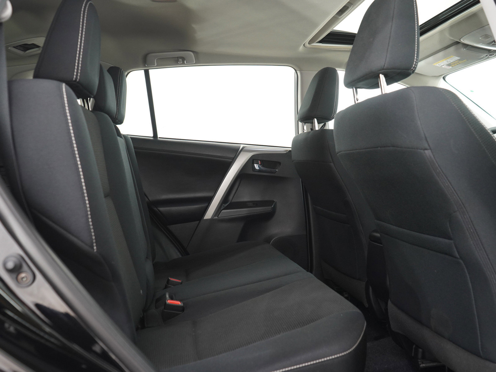 Used 2018 Toyota RAV4 XLE w/ Plus Extra Value Package AWD/4WD image 12