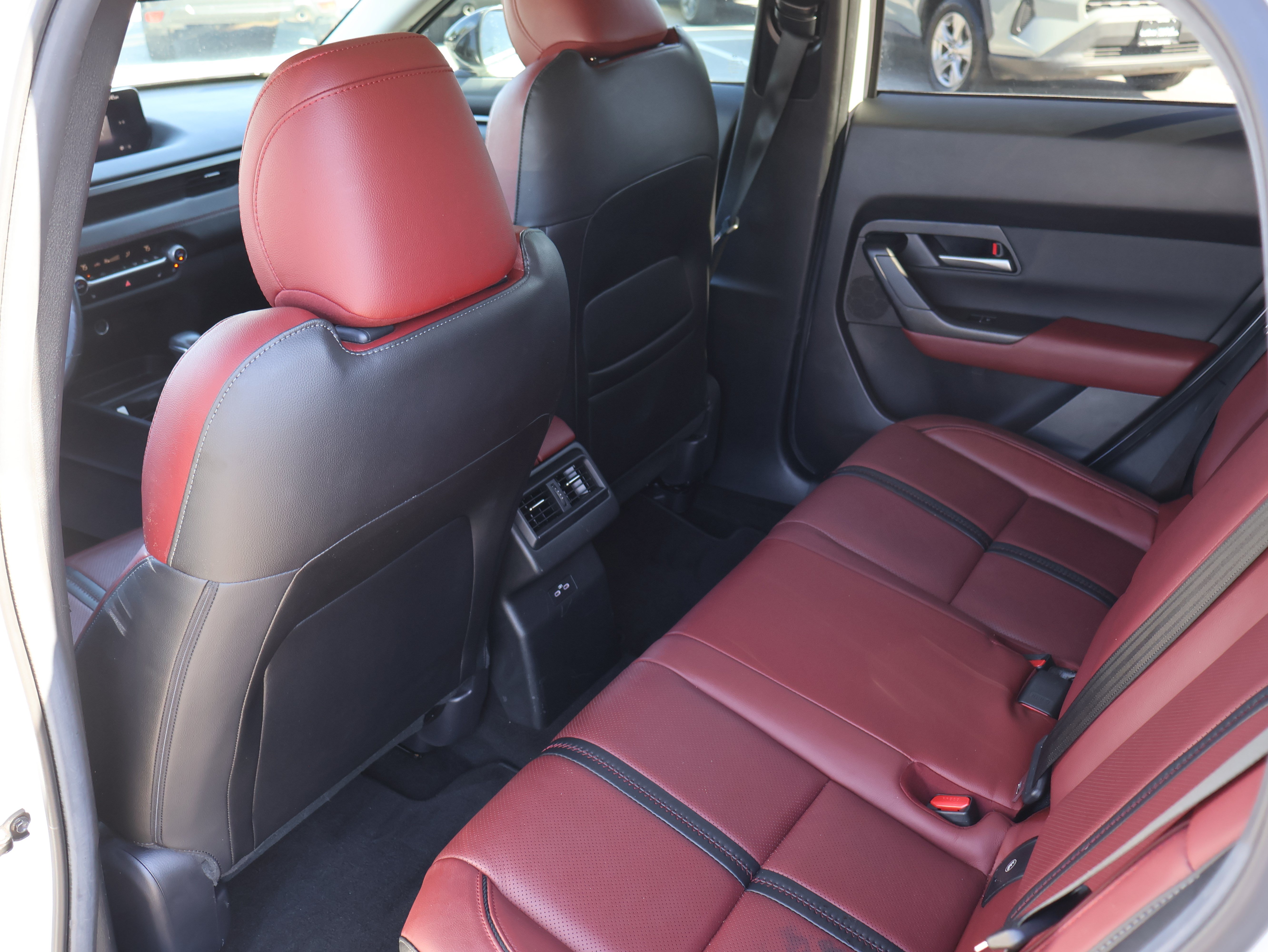 Used 2025 MAZDA CX-50 AWD 2.5 Hybrid w/ Premium Pkg image 11