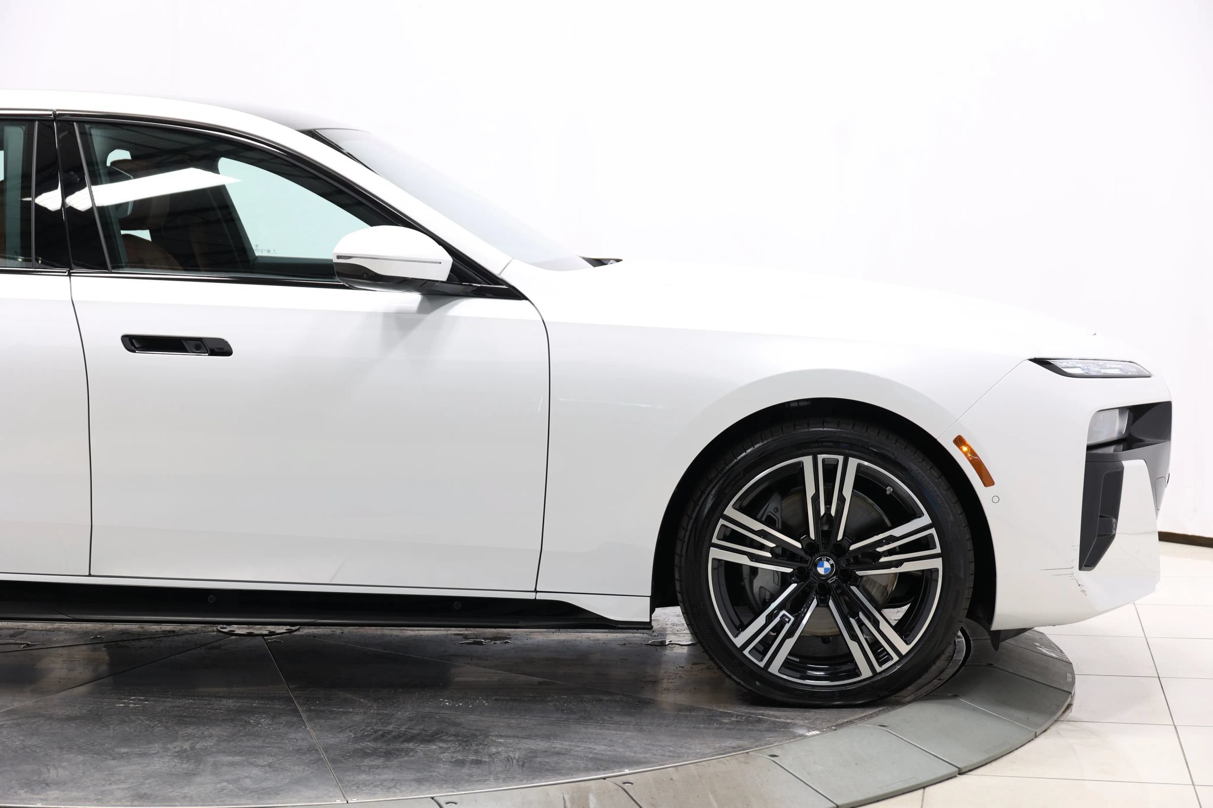 Used 2025 BMW 740i xDrive w/ Executive Package AWD/4WD image 81