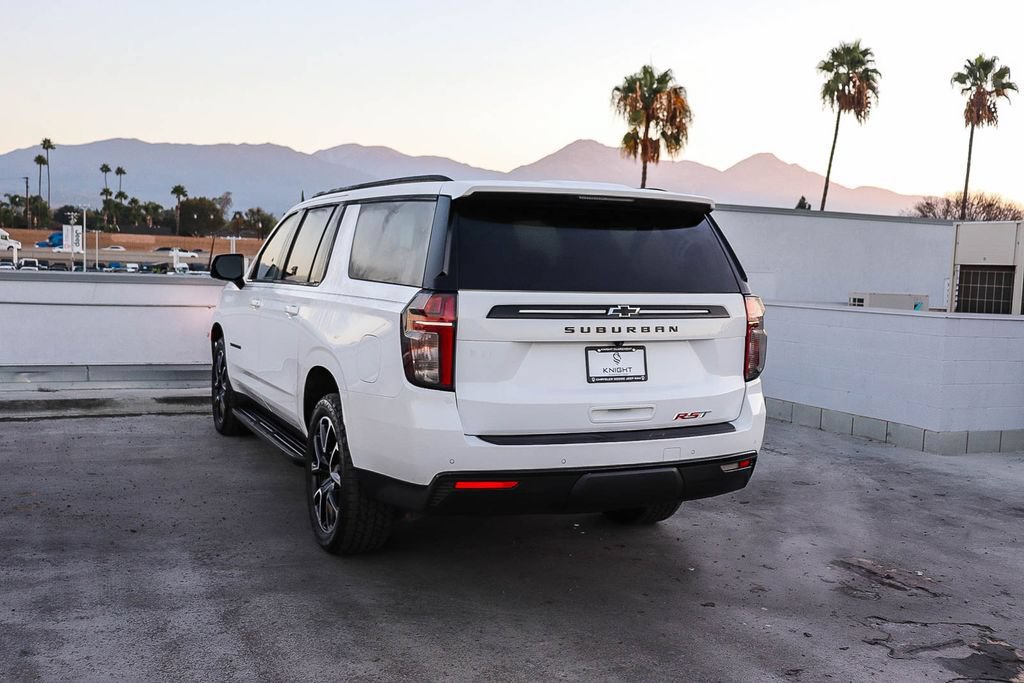 Used 2023 Chevrolet Suburban RST w/ Luxury Package RWD image 7