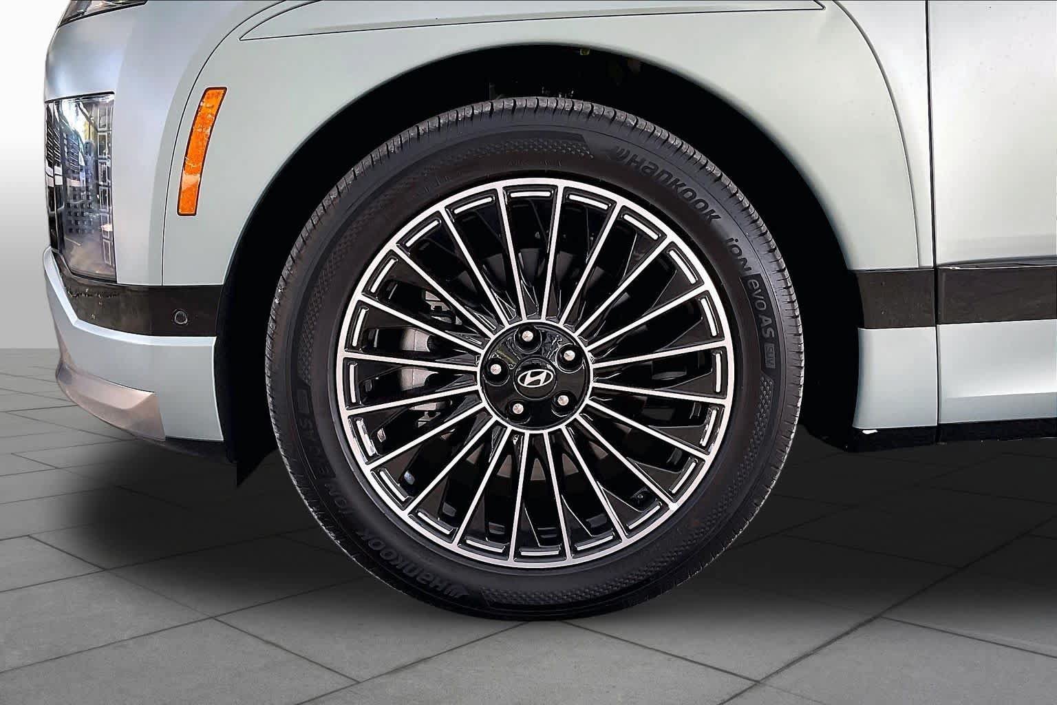 Certified 2026 Hyundai Ioniq 9 Calligraphy AWD/4WD image 10