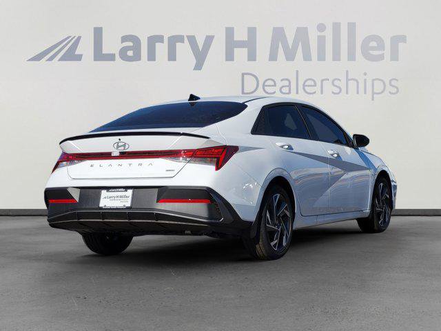 New 2025 Hyundai Elantra SEL FWD image 5