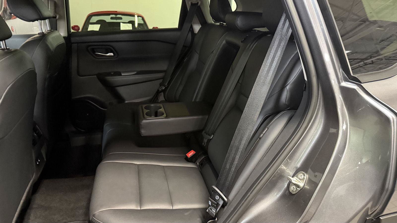 Used 2025 Nissan Rogue SL AWD/4WD image 25