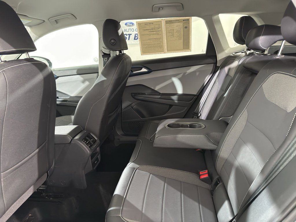 Used 2024 Volkswagen Taos SE image 16