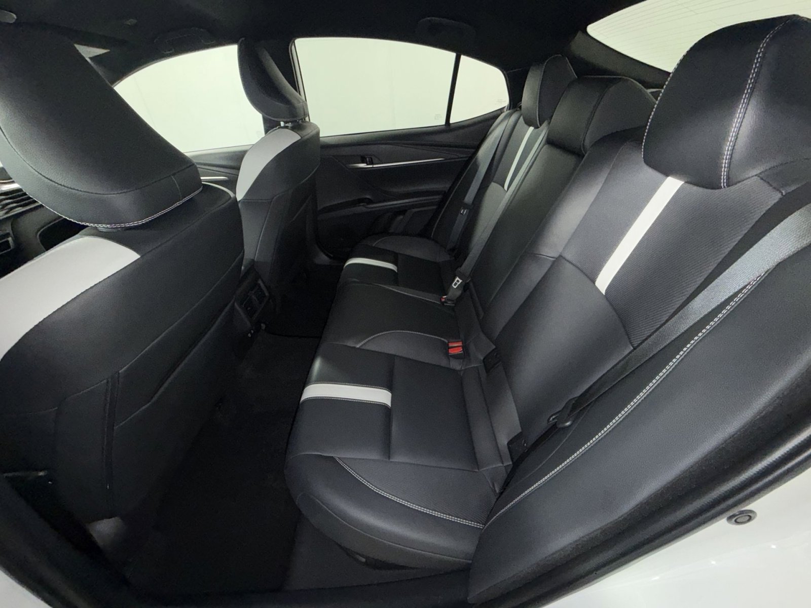 Used 2025 Toyota Camry SE w/ Convenience Package image 24