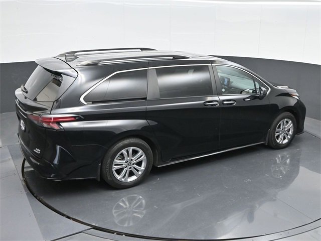 Used 2022 Toyota Sienna XSE image 45