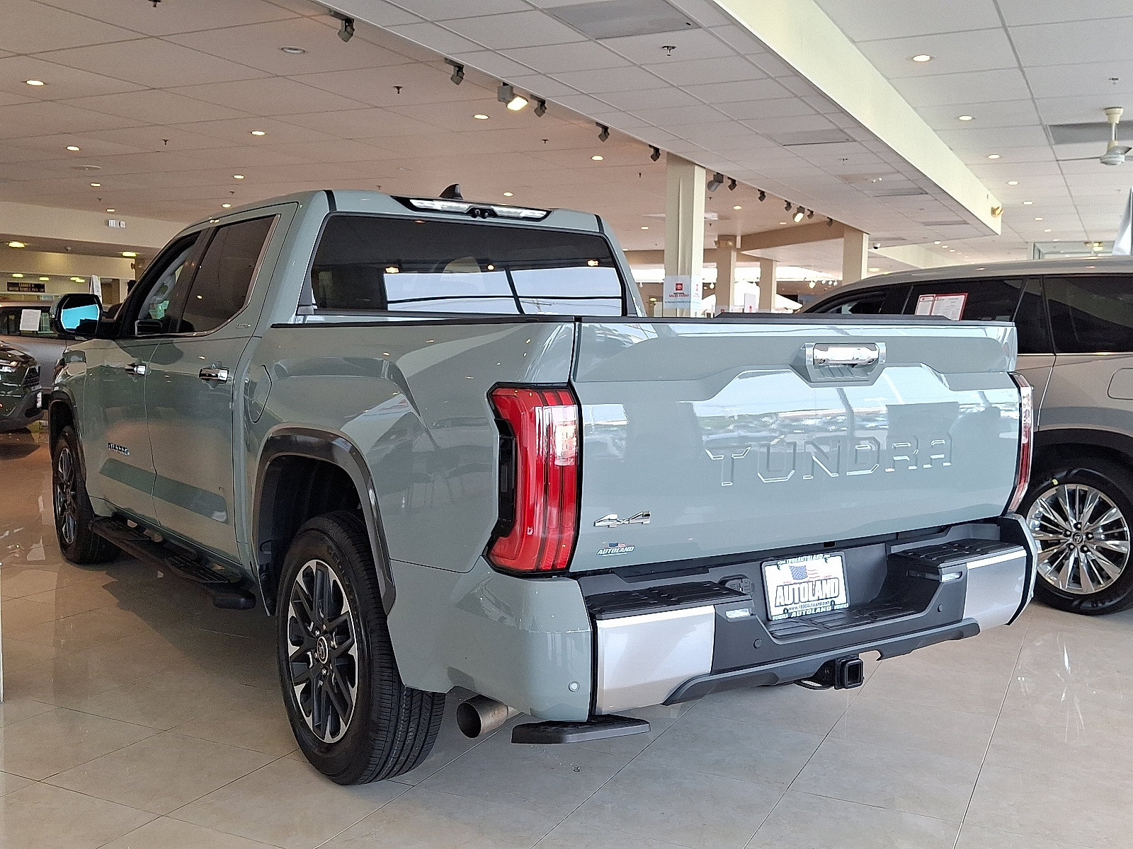 Used 2024 Toyota Tundra Limited AWD/4WD image 4