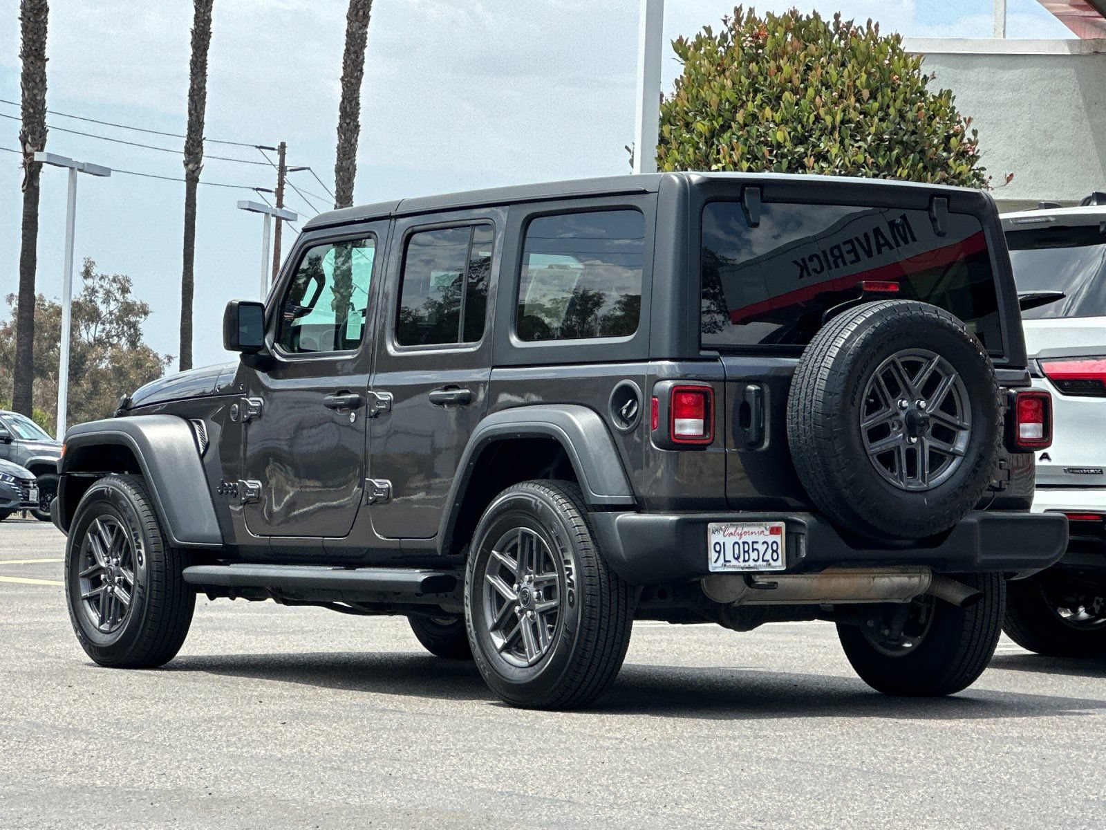 Used 2024 Jeep Wrangler Unlimited Sport AWD/4WD image 3