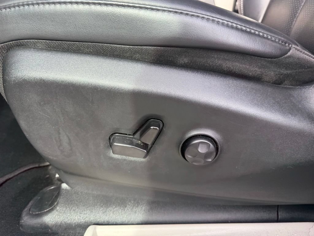 Used 2023 Chrysler Pacifica Touring-L FWD image 19