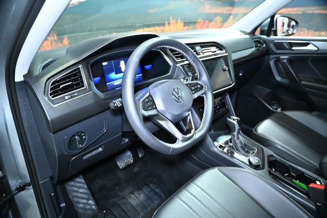 Used 2022 Volkswagen Tiguan SE image 22