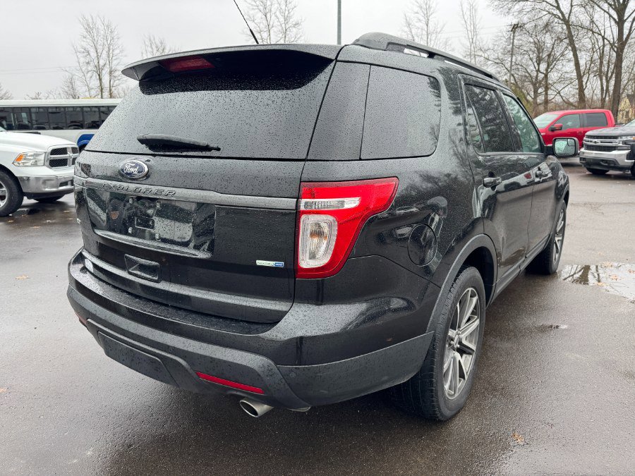 Used 2015 Ford Explorer XLT w/ Equipment Group 202A image 5