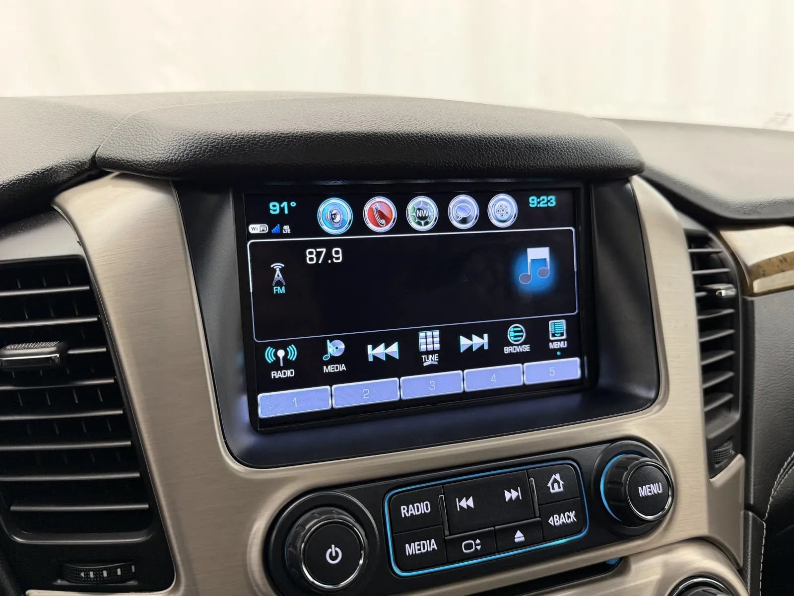 Used 2017 GMC Yukon XL Denali w/ Open Road Package AWD/4WD image 25