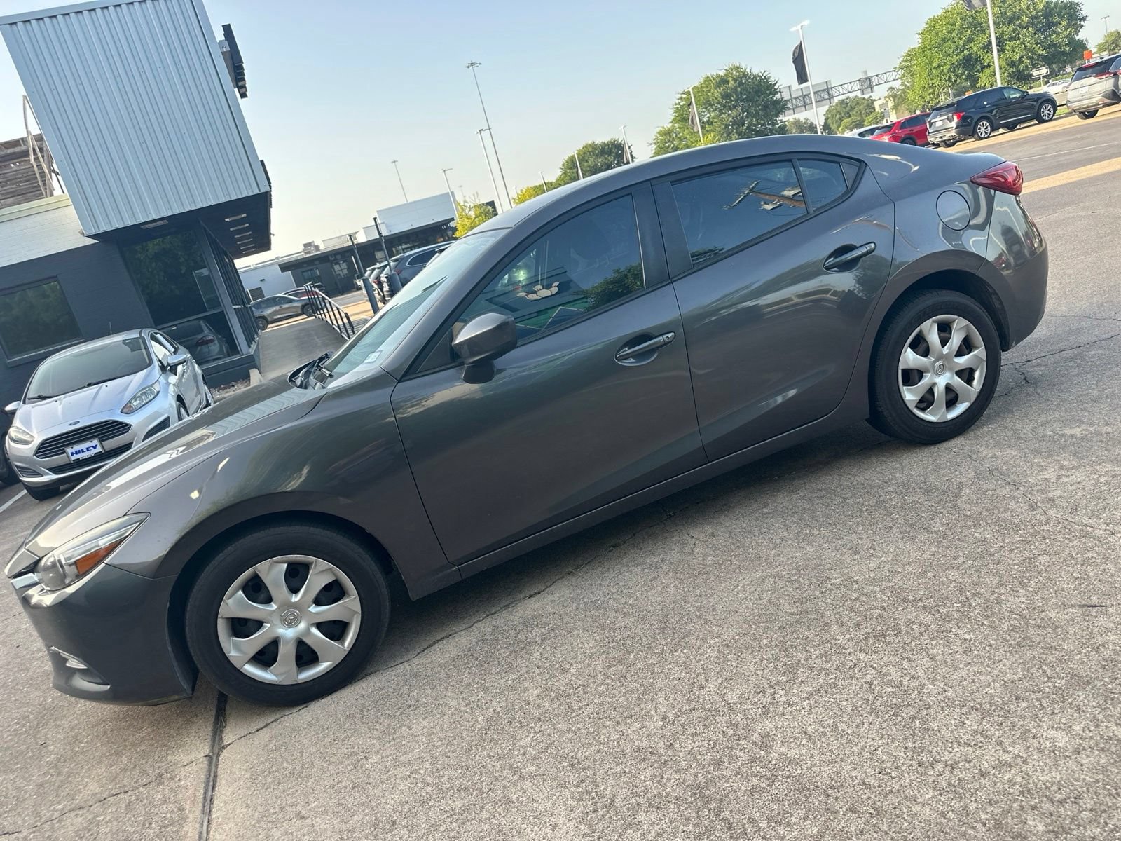 Used 2018 MAZDA MAZDA3 Sport FWD image 4