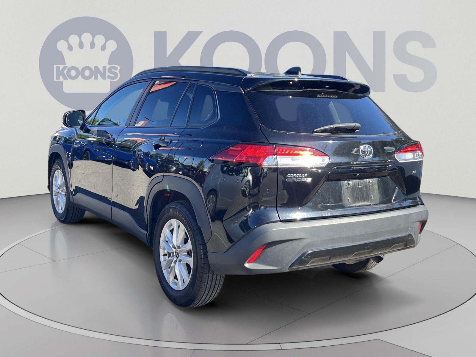 Used 2024 Toyota Corolla Cross LE FWD image 2