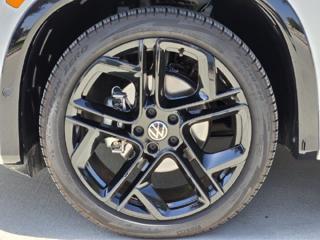 Used 2026 Volkswagen Tiguan SE R-Line FWD image 14