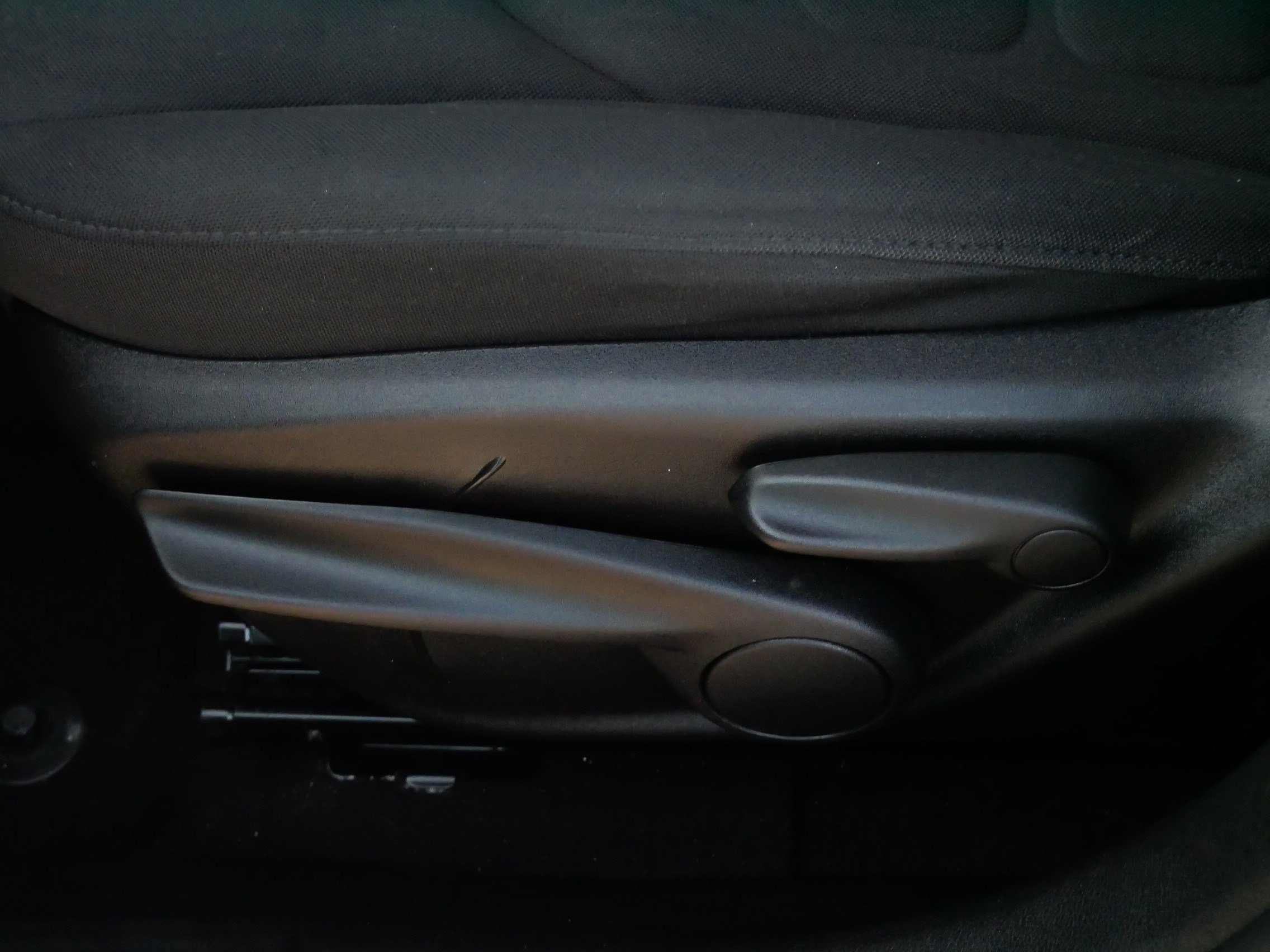 Used 2018 Jeep Renegade Latitude w/ Cold Weather Group image 20