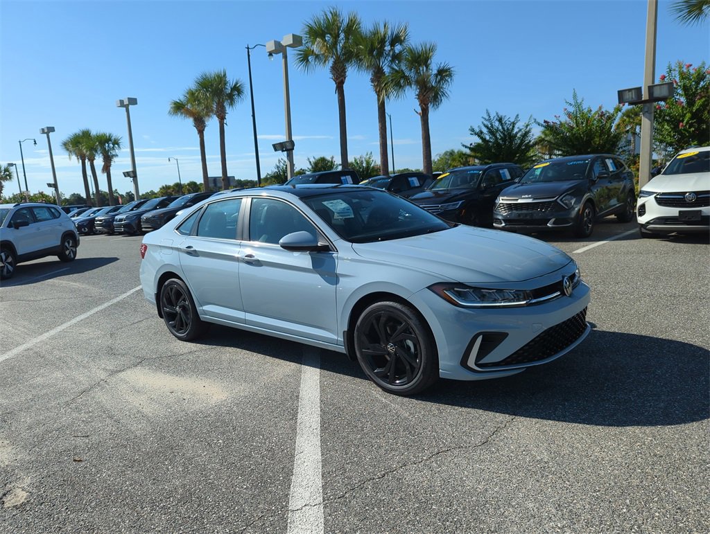 New 2025 Volkswagen Jetta SE image 2