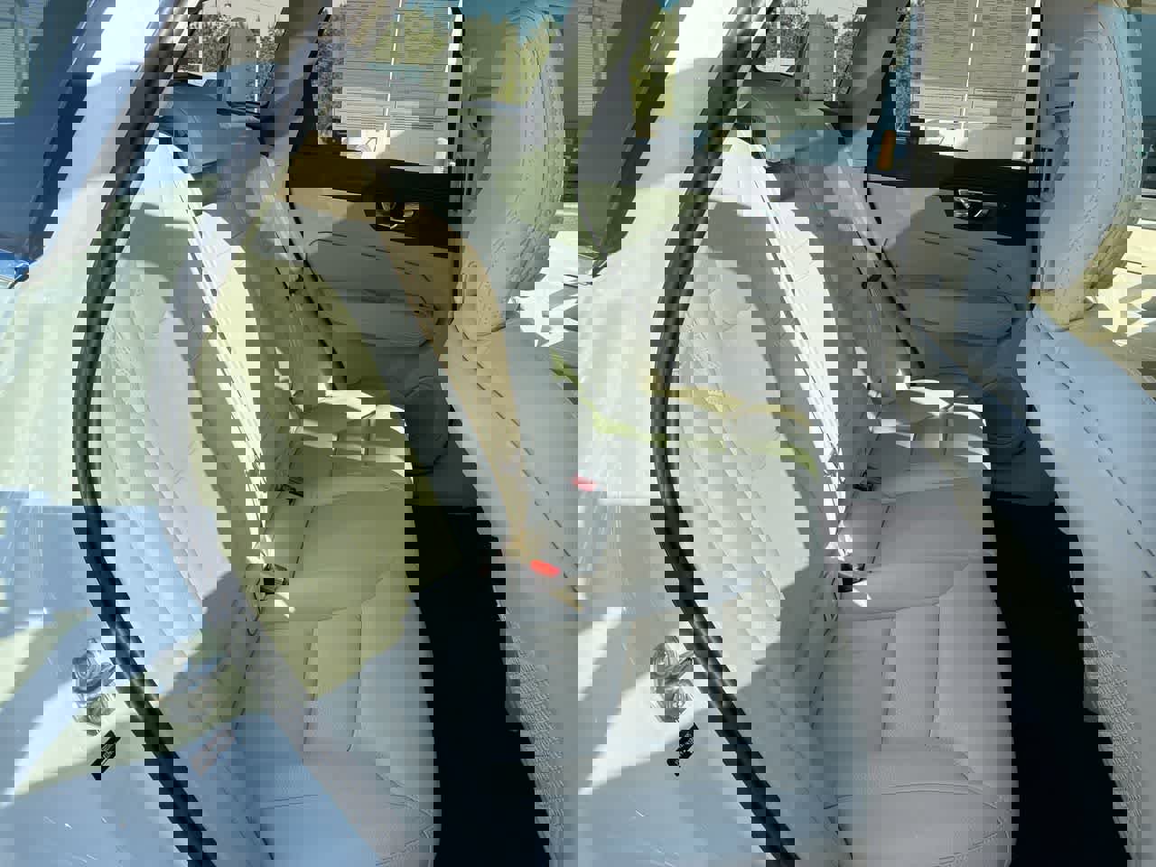 Used 2021 Volvo XC60 T5 Momentum image 27