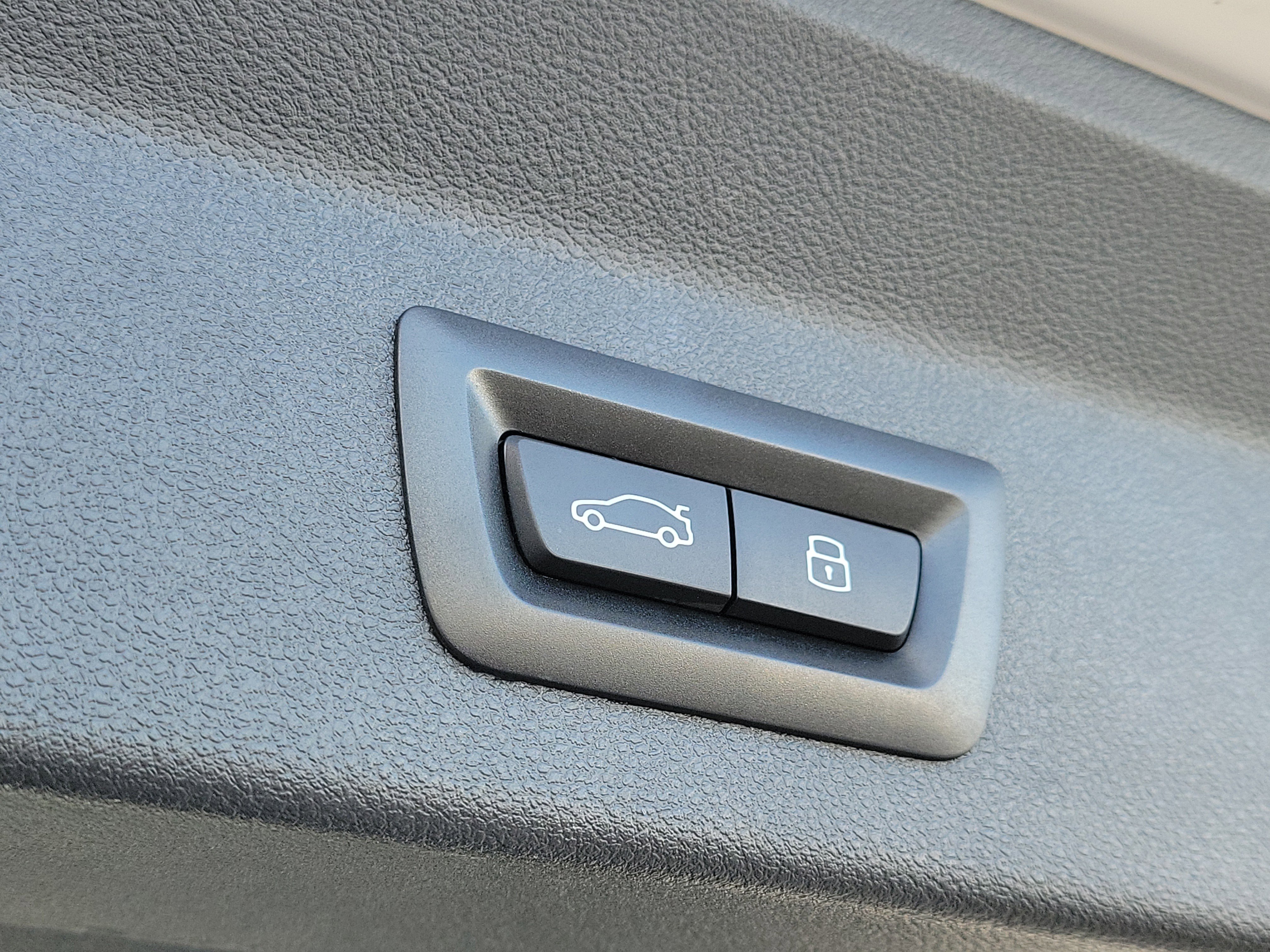 Used 2024 BMW X3 sDrive30i w/ Convenience Package image 9