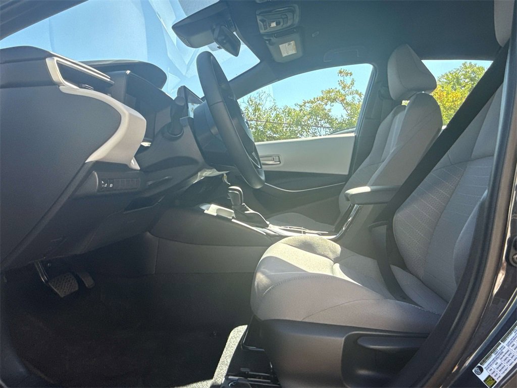 Used 2025 Toyota Corolla SE image 10