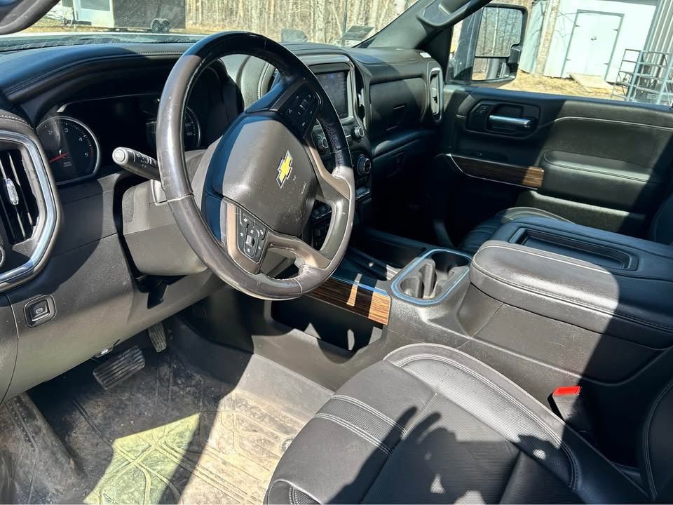 Used 2022 Chevrolet Silverado 3500 High Country w/ Safety Package II image 6