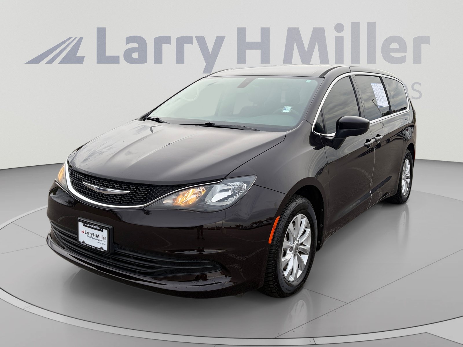 Used 2017 Chrysler Pacifica Touring w/ Tire & Wheel Group FWD image 1